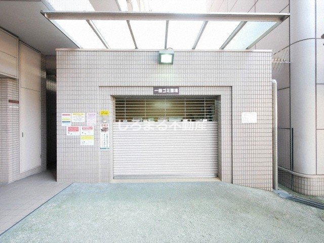 フロンティアタワー難波EASTのエントランス