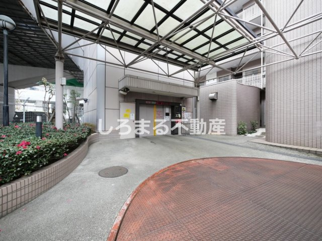 フロンティアタワー難波EASTの駐車場