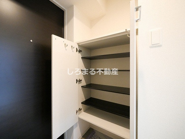 セレニテ福島カルムの収納