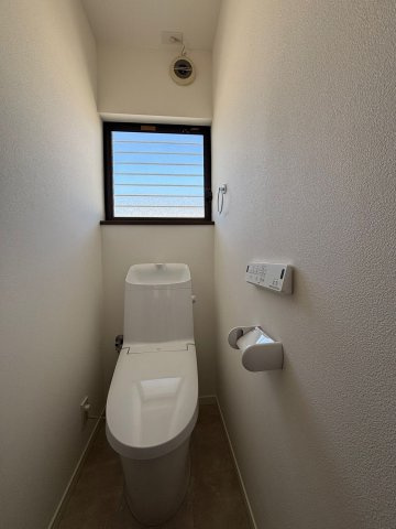 海部郡蟹江町学戸七丁目戸建のトイレ|2階トイレ