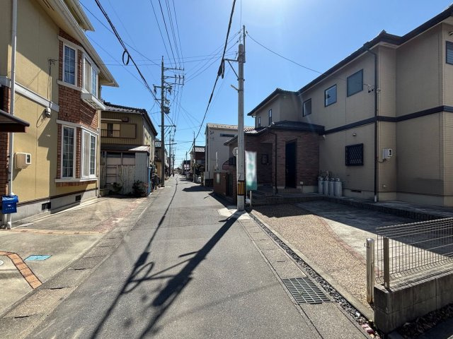 海部郡蟹江町学戸七丁目戸建の前面道路含む現地写真