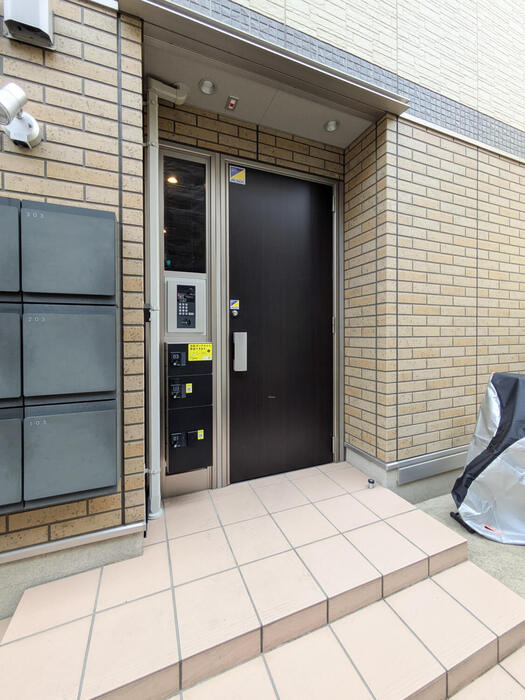 Ｄメゾン本駒込のエントランス