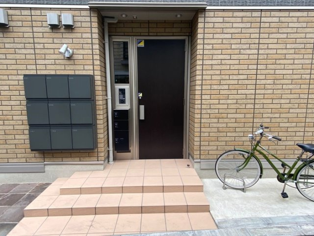 Ｄメゾン本駒込のエントランス