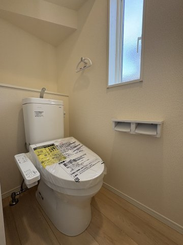 CRADLE GARDEN　小倉北区高坊第3のトイレ|温水洗浄便座付きのトイレです。汚れてもサッとひと拭きでお手入れ簡単。節水仕様でしっかり洗浄できます。環境にやさしく、しかも経済的です。
