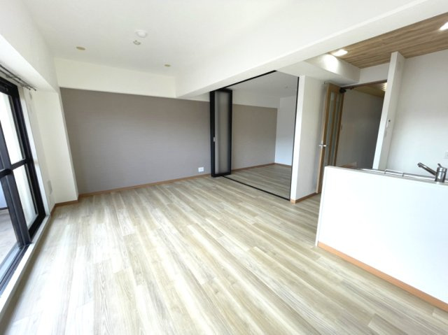 ヴェルシャトー沖野上の居間・リビング