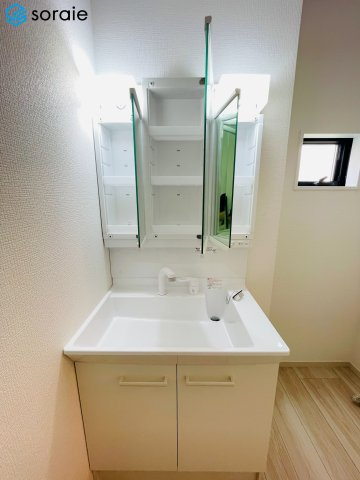 所沢市南住吉１期全２棟　新築戸建て　リガーレの独立洗面台|4/13撮影