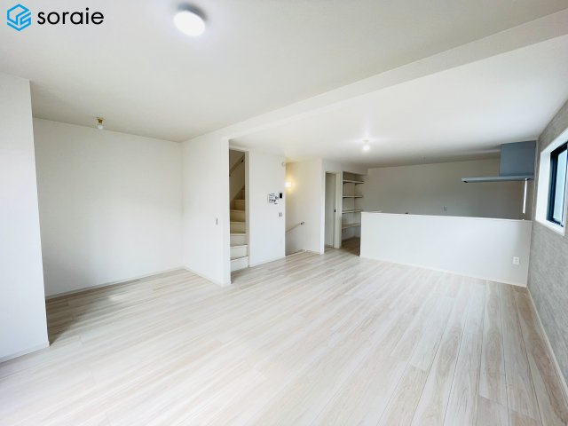 所沢市南住吉１期全２棟　新築戸建て　リガーレの居間・リビング|4/13撮影
