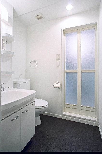 エンクレスト六本松Ⅱの洗面所|明るい洗面所です