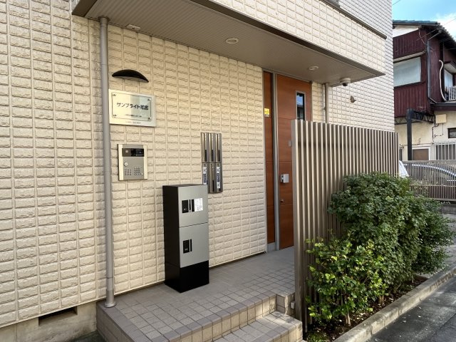 サンブライト若宮のエントランス