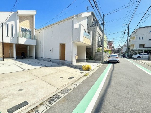 北区赤羽西4丁目　中古戸建の前面道路含む現地写真|2026.04.29撮影

現地ご見学希望・資料請求などお気軽にお問い合わせ下さい！
03-5990-5201