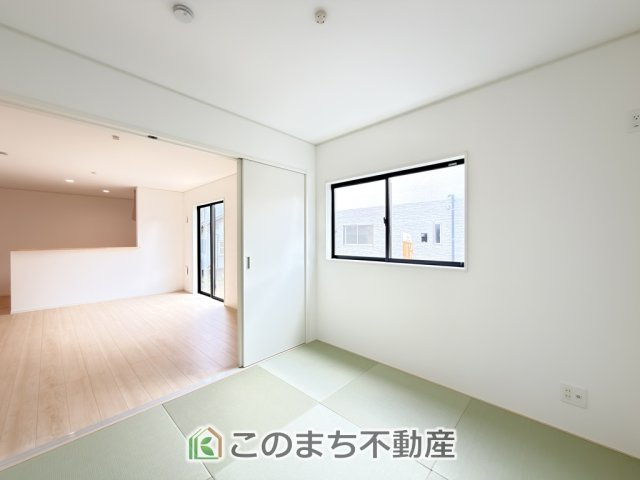 CRADLEGARDEN宇都宮市野沢町第6の和室|お子様のお昼寝にも便利な和室です。大きな窓から暖かな日差しが差し込みます♪