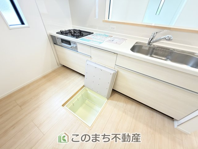 CRADLEGARDEN宇都宮市野沢町第6の収納|大きなキッチン床下収納ございます。