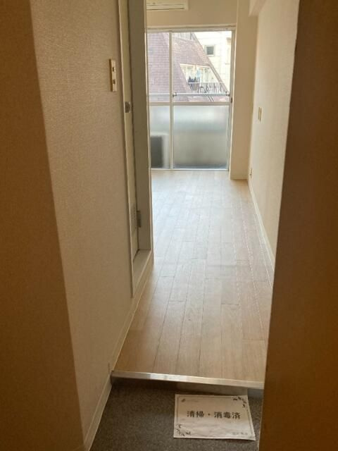 横浜市西区平沼１丁目の賃貸マンションの玄関