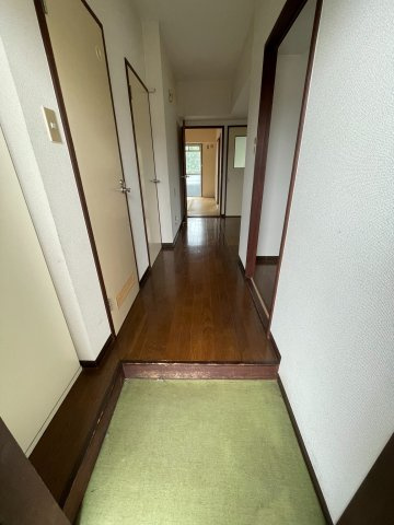 グリーンハイム是政の玄関