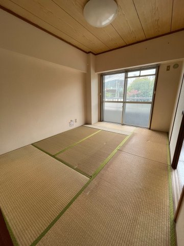 グリーンハイム是政の寝室