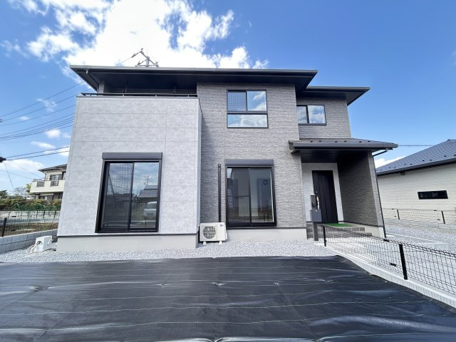 【ワイウッドコート】小山市中久喜 第1期の外観|〇1号棟〇
3LDK+ファミリークローゼット+WIC+カースペース2台
すぐに内見可能ですので、お気軽にお問い合わせください！
※2026年4月撮影