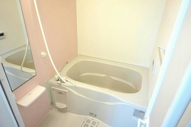 ラウレアⅡの浴室|コンパクトで使いやすいお風呂です