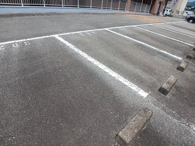 クインシー１５の駐車場
