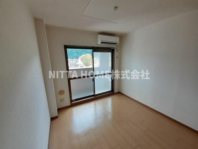 ライジングパレスの内装|洋室は６帖が２部屋と４．５帖が１部屋になります◇