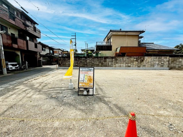 上桂西居町１期２号地の前面道路含む現地写真|【２号地】
・土地３７坪の角地
・駐車２台可能！