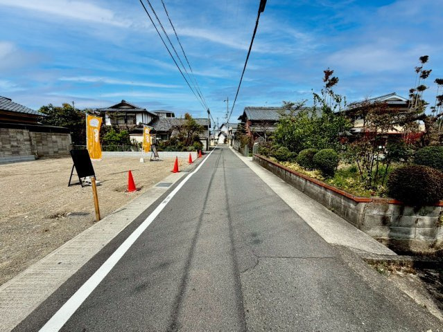 上桂西居町１期２号地の前面道路含む現地写真|■火曜日・水曜日も営業中！
■お仕事終わりからのご来店も大歓迎！
お客様のご都合に合わせてご対応させて頂きます！