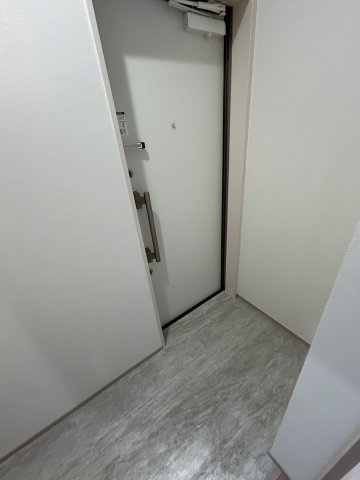 コスモガーデン光明町の玄関