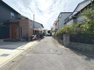 【前面道路含む現地写真】 | 西京区下津林大般若町　建築条件付 | 徒歩約6分圏内にスーパー、コンビニ、ドラッグストア有、お買い物便利！