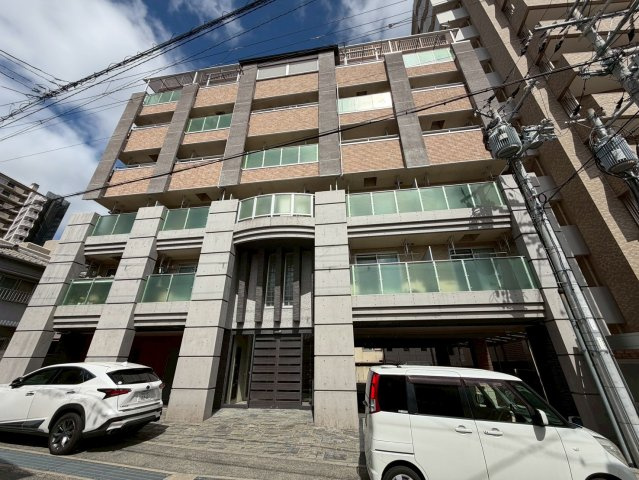 ラウレア逆瀬川の外観