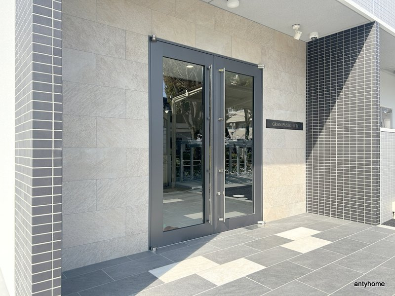 GRAN PASEO 江坂　仲介手数料無料のエントランス
