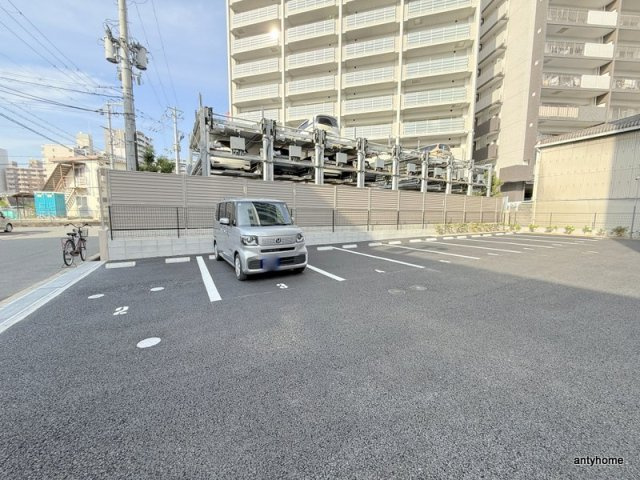GRAN PASEO 江坂　仲介手数料無料の駐車場