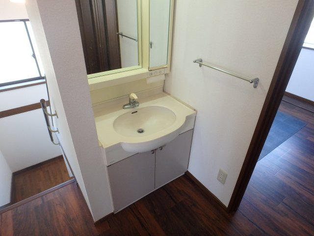 S1777H　６丁目（鍋田）中古住宅の独立洗面台