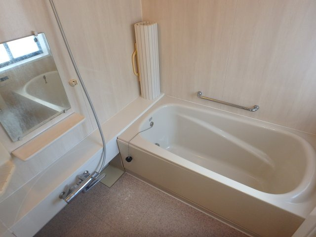 S1777H　６丁目（鍋田）中古住宅の浴室