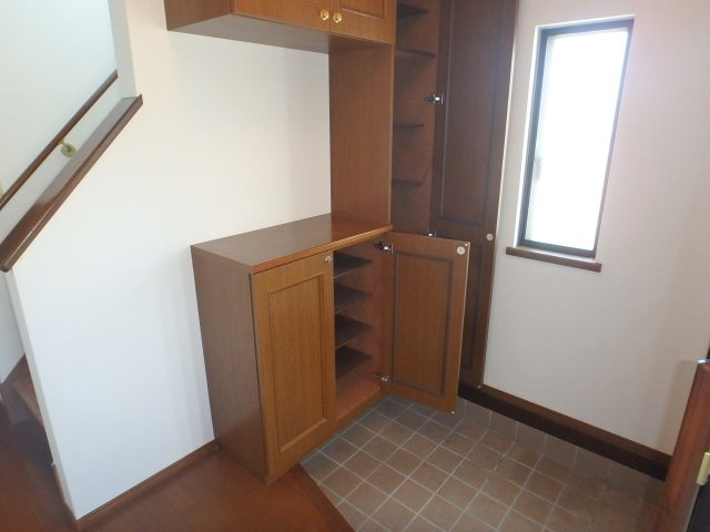 S1777H　６丁目（鍋田）中古住宅の玄関