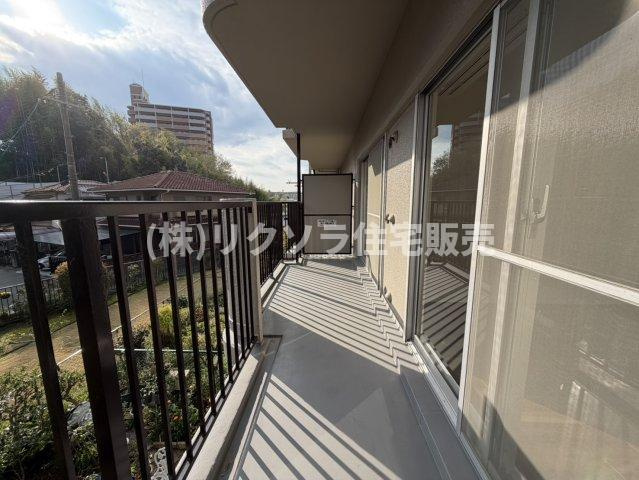 寝屋川コーポラスのバルコニー|南西向きで陽当たり良好
■物件内覧・資金計画相談・住宅ローン相談、リフォーム相談、お問合せ受付中■
※当日・翌日のご内覧、ご相談はお電話でのお問合せがスムーズです！