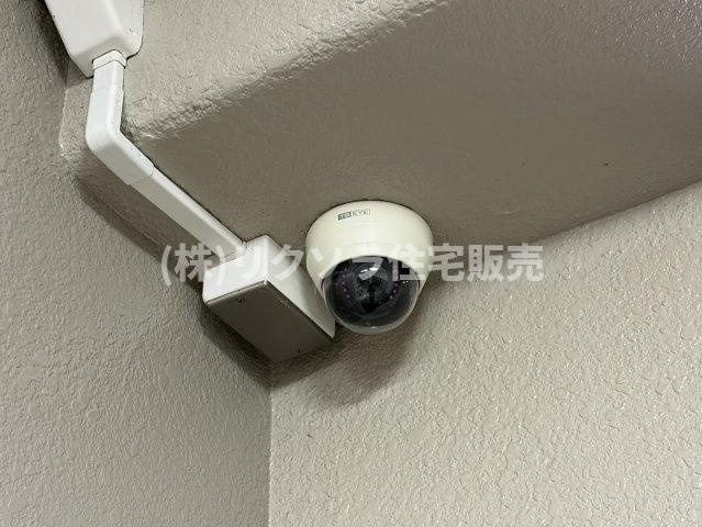 寝屋川コーポラスの防犯設備|監視カメラ
■物件内覧・資金計画相談・住宅ローン相談、リフォーム相談、お問合せ受付中■
※当日・翌日のご内覧、ご相談はお電話でのお問合せがスムーズです！