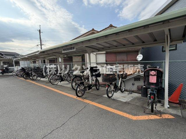 寝屋川コーポラスの駐輪場|■物件内覧・資金計画相談・住宅ローン相談、リフォーム相談、お問合せ受付中■
※当日・翌日のご内覧、ご相談はお電話でのお問合せがスムーズです！