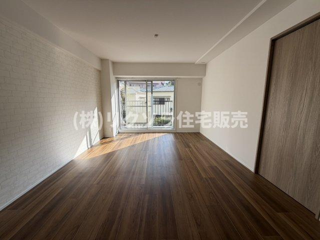 寝屋川コーポラスの居間・リビング|LDK17.5帖
■物件内覧・資金計画相談・住宅ローン相談、リフォーム相談、お問合せ受付中■
※当日・翌日のご内覧、ご相談はお電話でのお問合せがスムーズです！