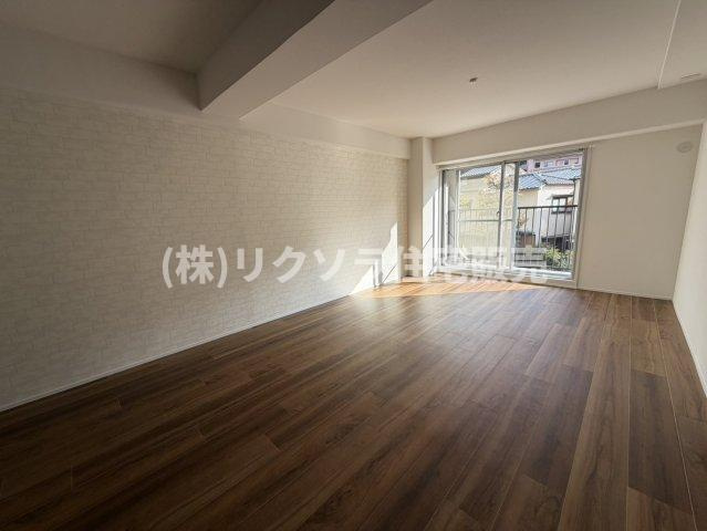 寝屋川コーポラスの居間・リビング|LDK17.5帖
■物件内覧・資金計画相談・住宅ローン相談、リフォーム相談、お問合せ受付中■
※当日・翌日のご内覧、ご相談はお電話でのお問合せがスムーズです！