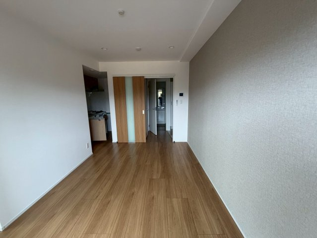 福岡市東区香住ヶ丘３丁目のアパートの居間・リビング