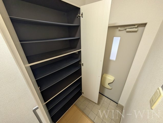 フィオーレ・2011 Aの玄関