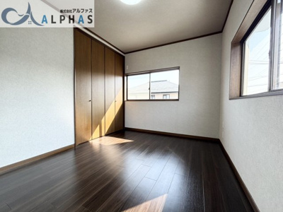 【洋室】 | 神戸市西区宮下二丁目　一戸建て | ■洋室にはたっぷりの採光が入り、お部屋の雰囲気を明るくしてくれます♪