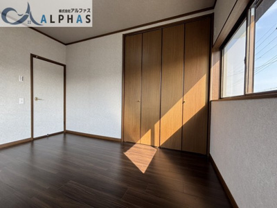 【洋室】 | 神戸市西区宮下二丁目　一戸建て | 収納豊富な洋室は使い勝手の良いです♪