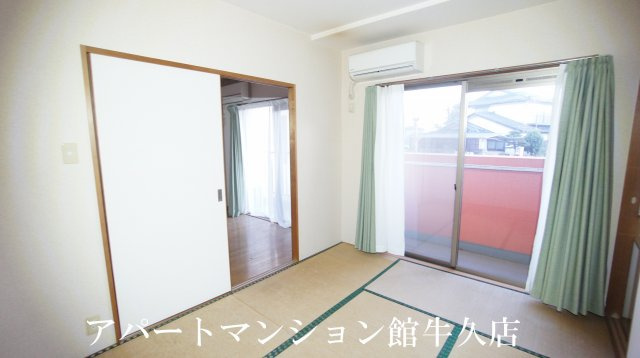 牛久ロイヤルレジデンスAⅡ型の和室