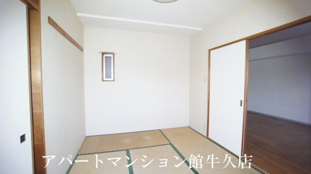 牛久ロイヤルレジデンスAⅡ型の和室