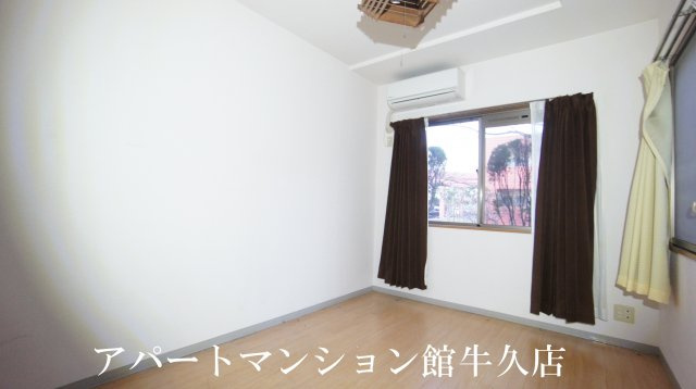 牛久ロイヤルレジデンスAⅡ型の洋室