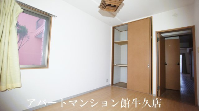 牛久ロイヤルレジデンスAⅡ型の洋室