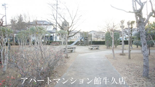 牛久ロイヤルレジデンスAⅡ型の駐車場