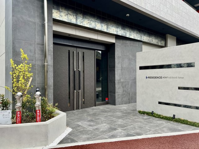 S-RESIDENCE堀田駅前futurのエントランス