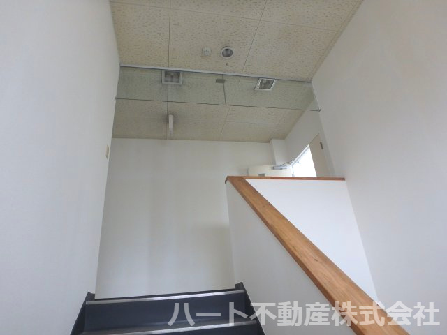 米倉交差点　県道沿いテナントの内装