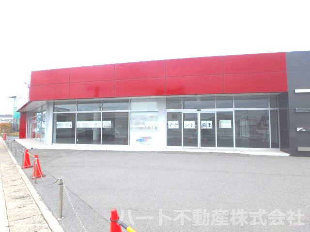 米倉交差点　県道沿いテナント